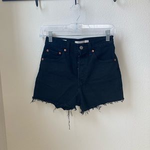 Levi’s Black Ribcage shorts Size 24